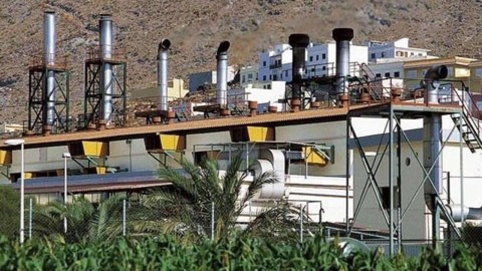 La Gomera espera recuperar el suministro eléctrico este martes en medio de la indignación y la incertidumbre