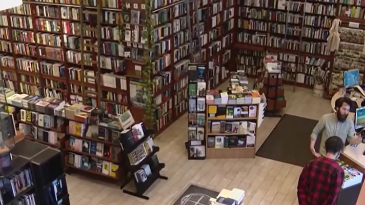 Las librerías húngaras, obligadas a precintar libros con contenido LGTBI