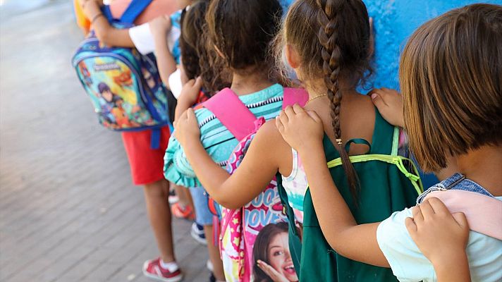 Niños con y sin discapacidad comparten juegos en un campamento de verano inclusivo en León