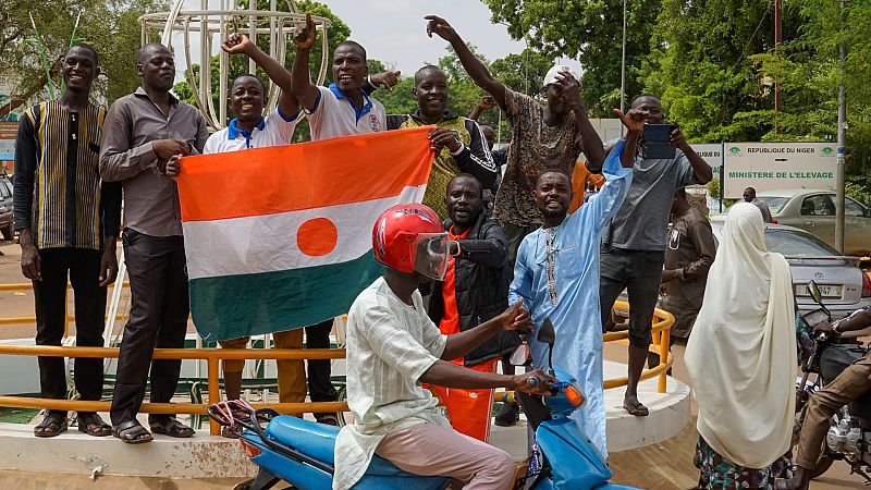Miles de personas salen a las calles en Níger para apoyar a los golpistas 