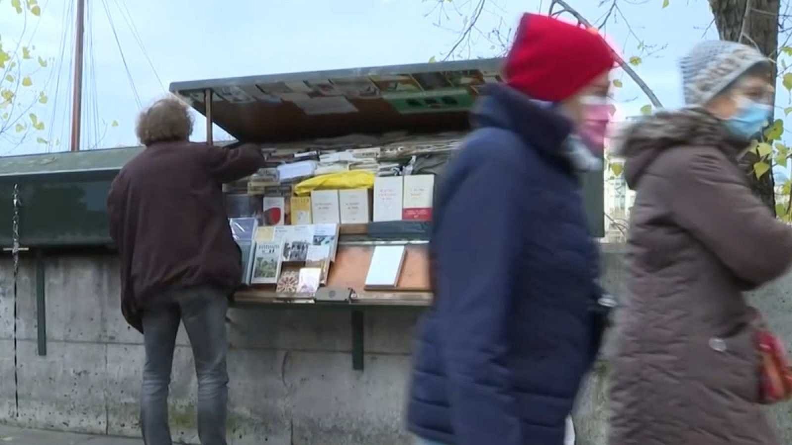 Los Juegos Olímpicos de París pueden acabar con los tradicionales puestos de libreros del Sena