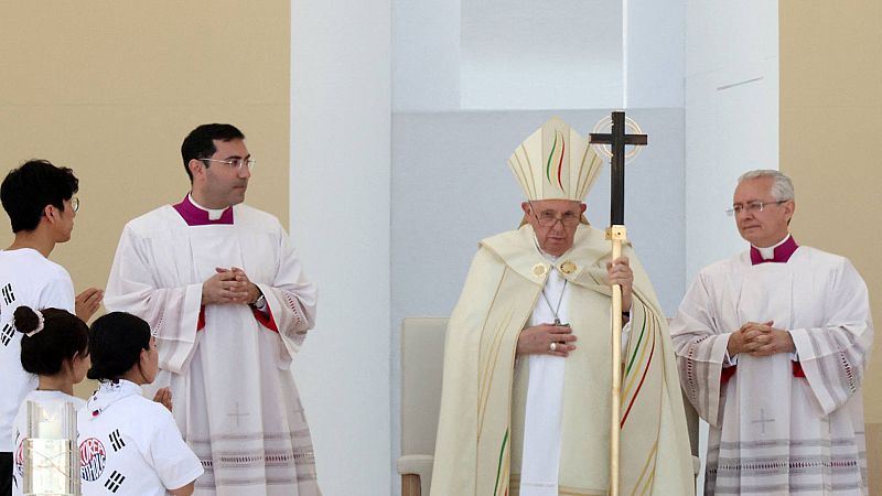 El papa le pide a los jóvenes que "no tengan miedo" en la última misa de la JMJ