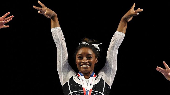 Telediario 1 - Simone Biles reaparece con victoria en el US Classic de Chicago dos años después