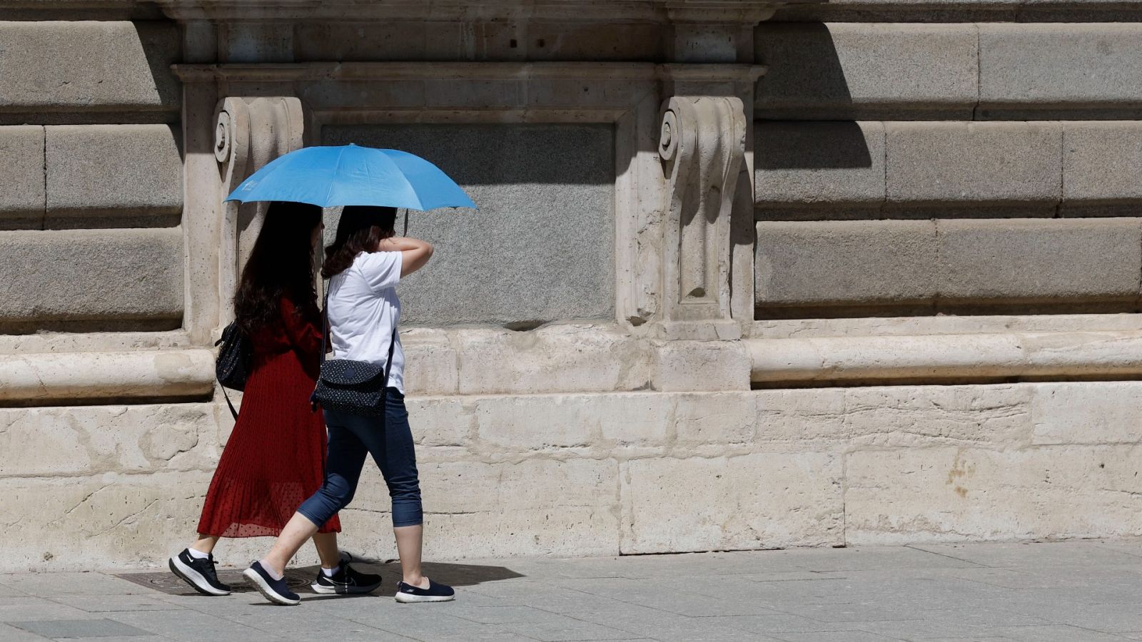 La ola de calor pone en alerta a una quincena de provincias