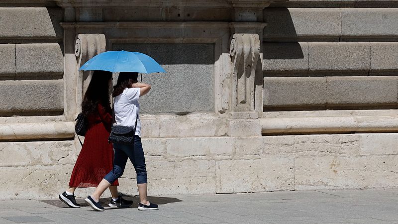 La ola de calor pone en alerta a una quincena de provincias con temperaturas de hasta 44 grados