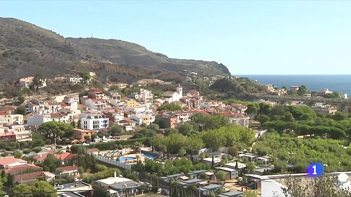 L'Informatiu - Controlat l'incendi de Portbou que deixa dues afectacions: les físiques i econòmiques