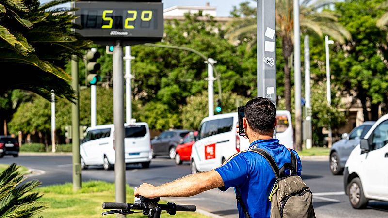 Media España, en riesgo por las altas temperaturas, con valores por encima de 40 grados