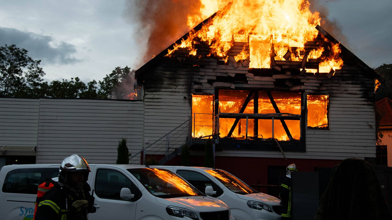 Nueve fallecidos y dos desaparecidos en el incendio de un albergue en Alsacia        