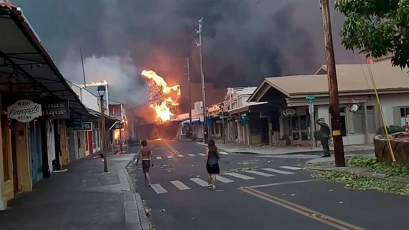 Los incendios activos en Hawai devoran la isla de Maui