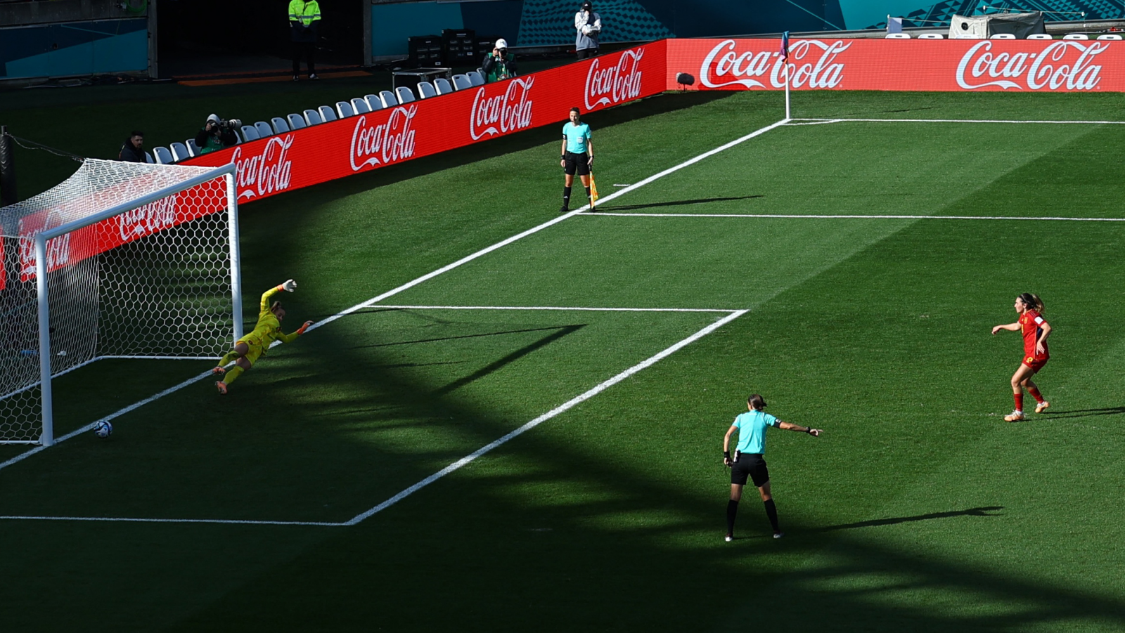Así marcó España su primer gol: un penalti con suspense para indicarlo el VAR y para transformarlo Mariona