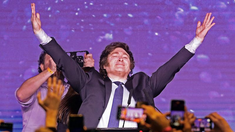 Giro político en Argentina: el ultraderechista Javier Milei gana por sorpresa en las primarias