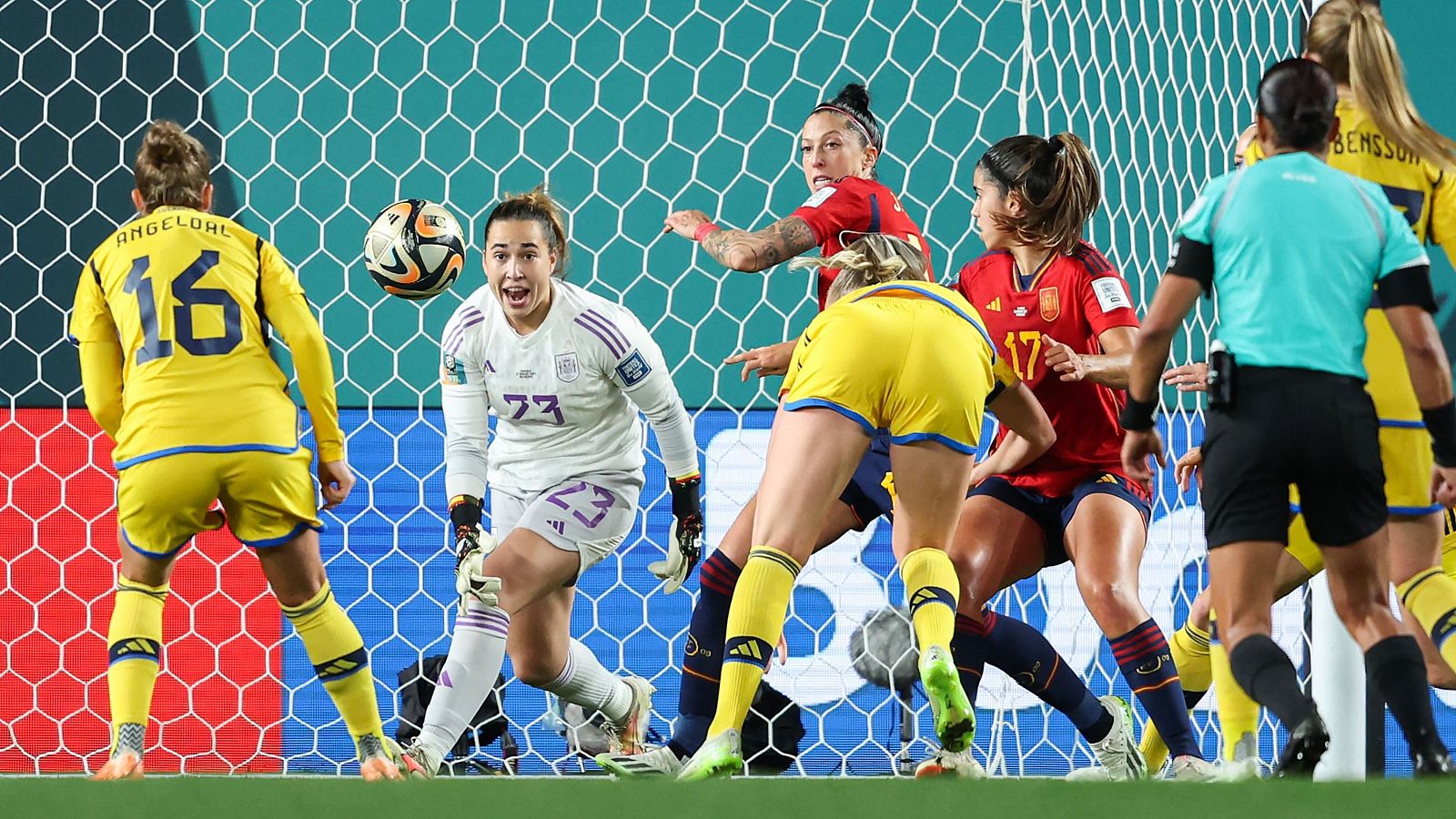 La gran parada de Cata Coll que salvó el gol de Suecia antes del descanso