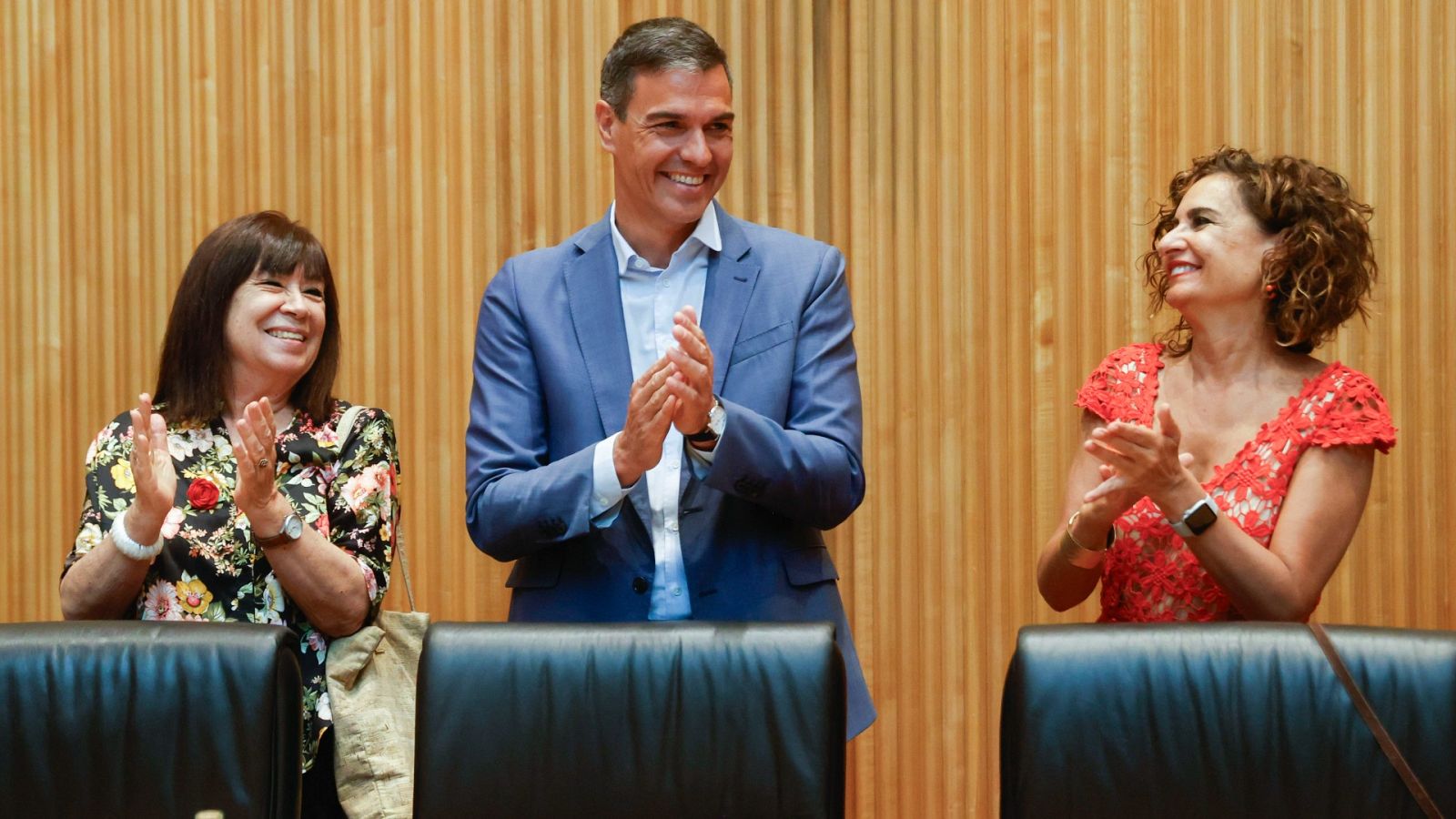 Sánchez hace un guiño a los nacionalistas con las lenguas oficiales