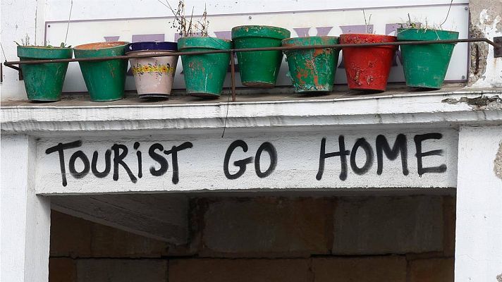 Telediario 1 - Turismofobia: aparecen carteles y pintadas contra la masificación turística