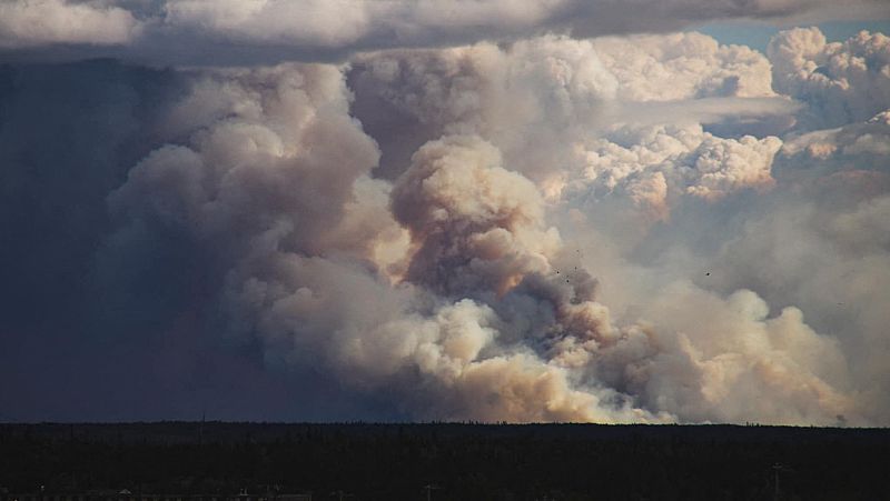 Las llamas no dan tregua en Canadá y obligan a desalojar la ciudad de Yellowknife