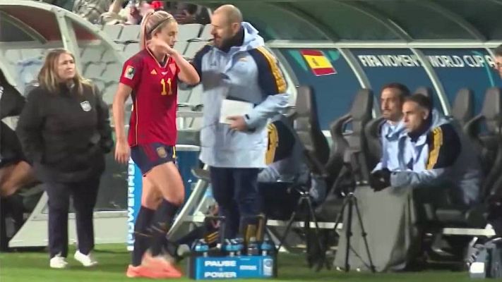 Fútbol - Alexia Putellas se enfada al ser sustituida por Salma