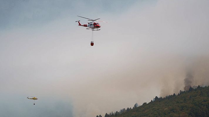 Incendio descontrolado en Tenerife: trabajan 15 medios aéreos y 260 personas sobre el terreno