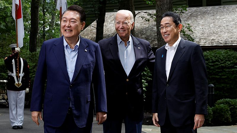 EE.UU., Japón y Corea del Sur firman un pacto de seguridad ante las amenazas de Pekín y Pyongyang