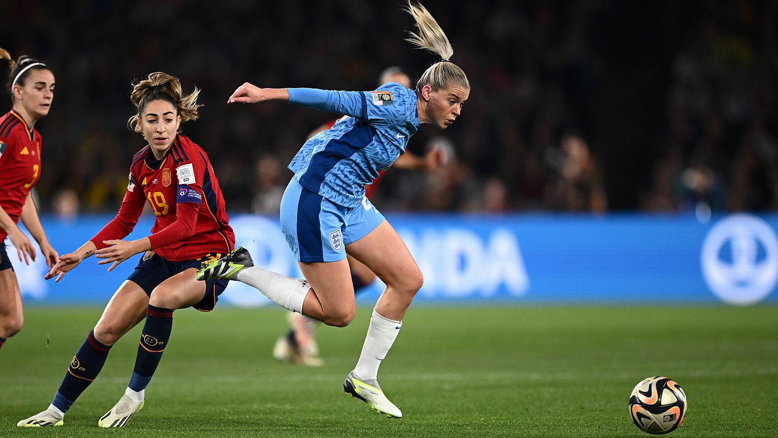 Tiro al larguero de Lauren Hemp, España - Inglaterra, final Mundial Femenino