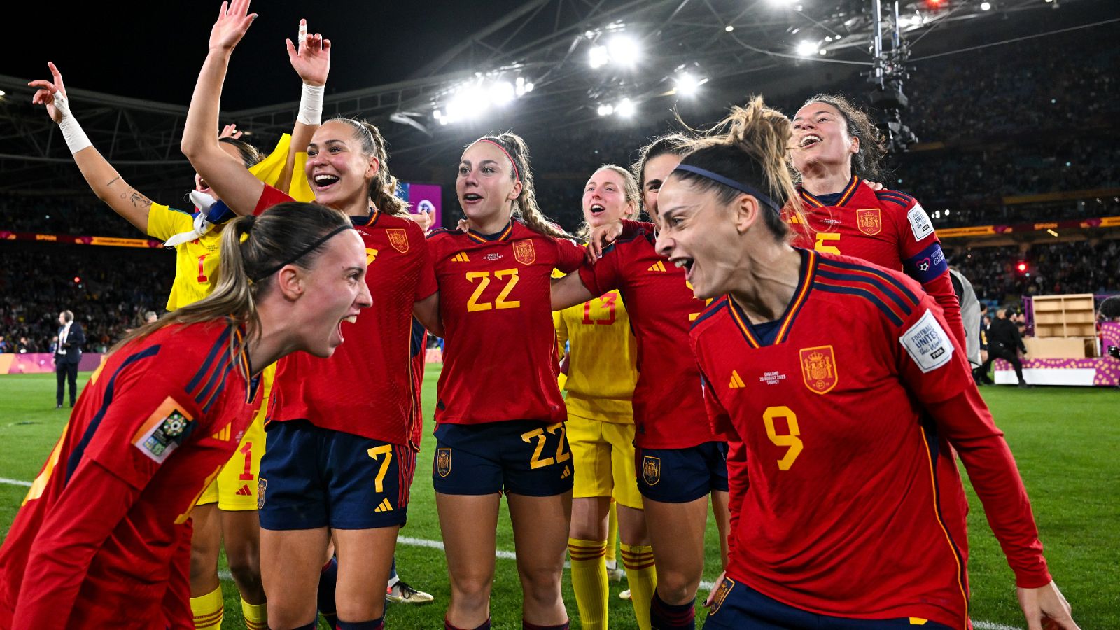 Vídeo: La fiesta sobre el césped de las campeonas del mundo