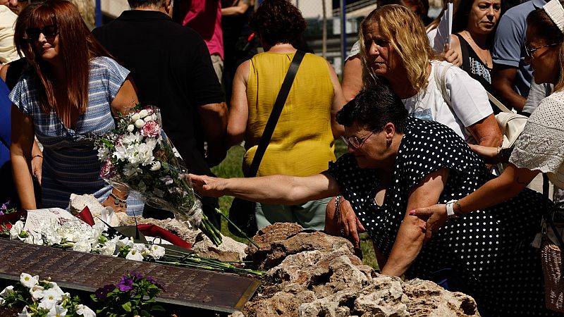 Los familiares de las víctimas del accidente aéreo de Spanair confían en encontrar "pronto" justicia en el 15 aniversario de la tragedia, entre homenajes y reivindicaciones judiciales con respecto al caso.