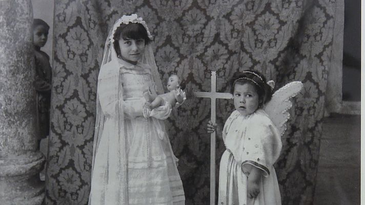 RTVE Igualdad - La exposición 'Mujer extremeña en los años del silencio', con fotografías de Remigio Mestre