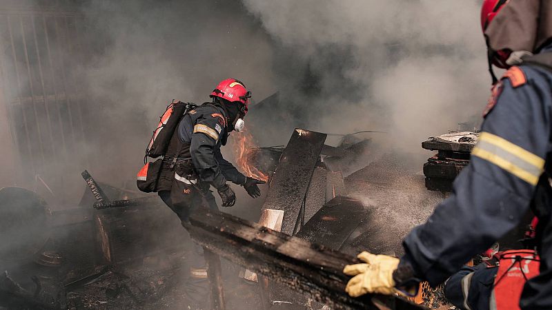 En Grecia hallan 26 cuerpos carbonizados de supuestos migrantes tras cuatro días de incendios