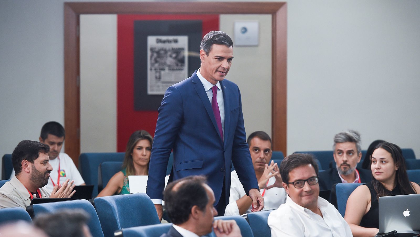 Sánchez traslada al rey su "voluntad" de aunar una mayoría