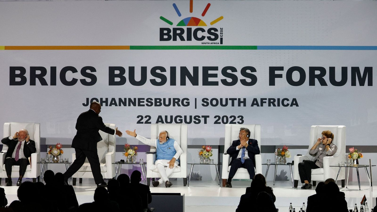 Líderes de los BRICS comienzan cumbre en Sudáfrica con su expansión y alternativas al dólar como asuntos clave