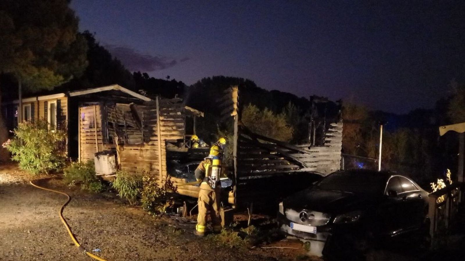 Muere una niña al incendiarse un bungalow en un camping 