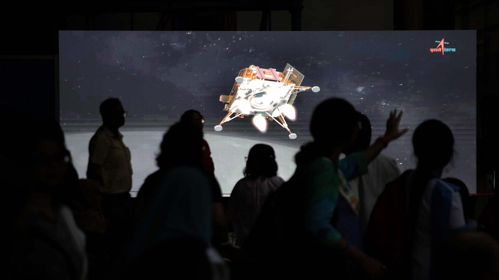 Vídeo de la India aterrizando con éxito en el polo sur de la Luna