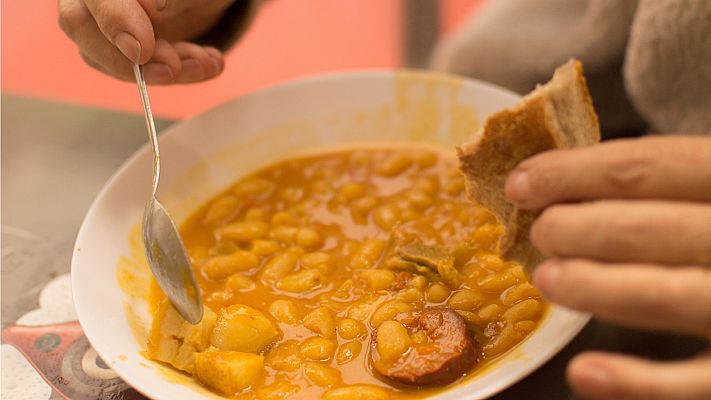 Polémica porque una campaña publicitaria vincula la fabada asturiana con la acidez de estómago