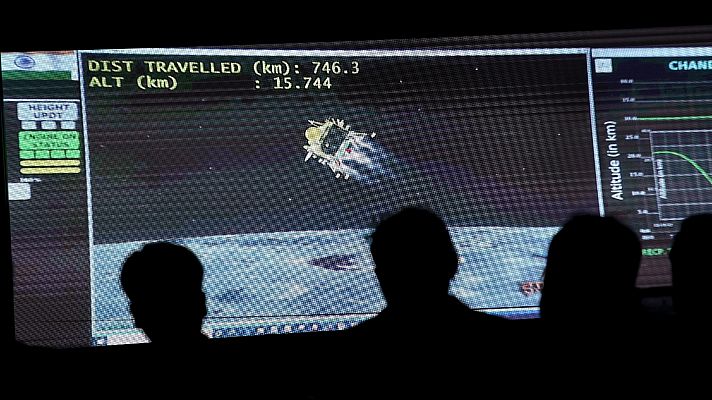 Telediario 2 - La India hace historia al aterrizar con éxito en el polo sur de la Luna