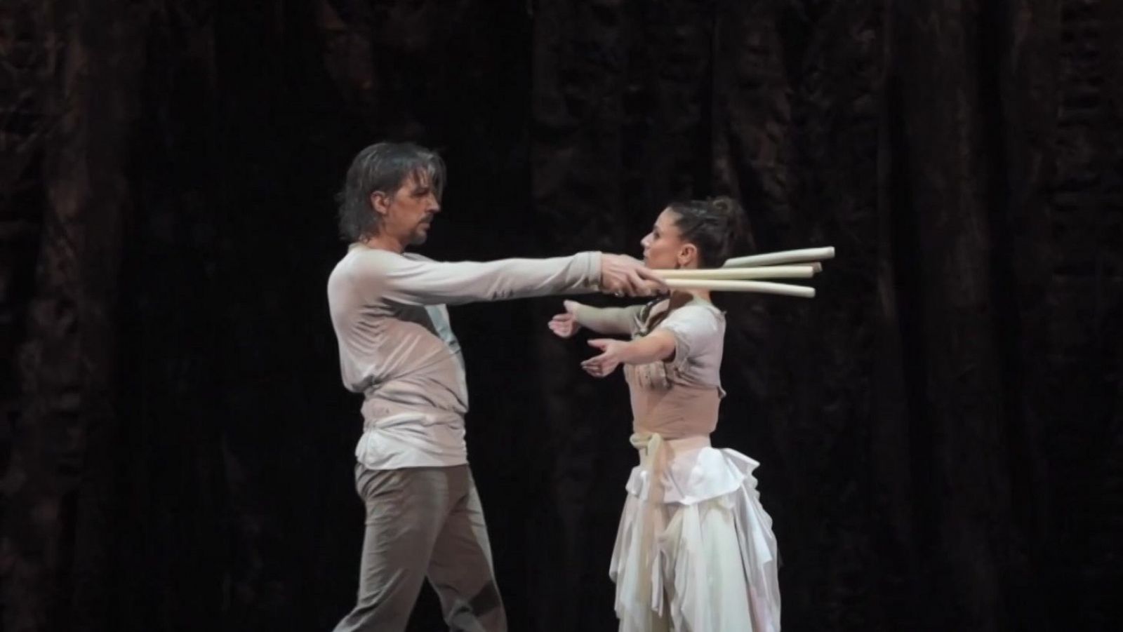 'Crónica del alba', el último espectáculo del bailarín Miguel Ángel Berna y Sara Calero