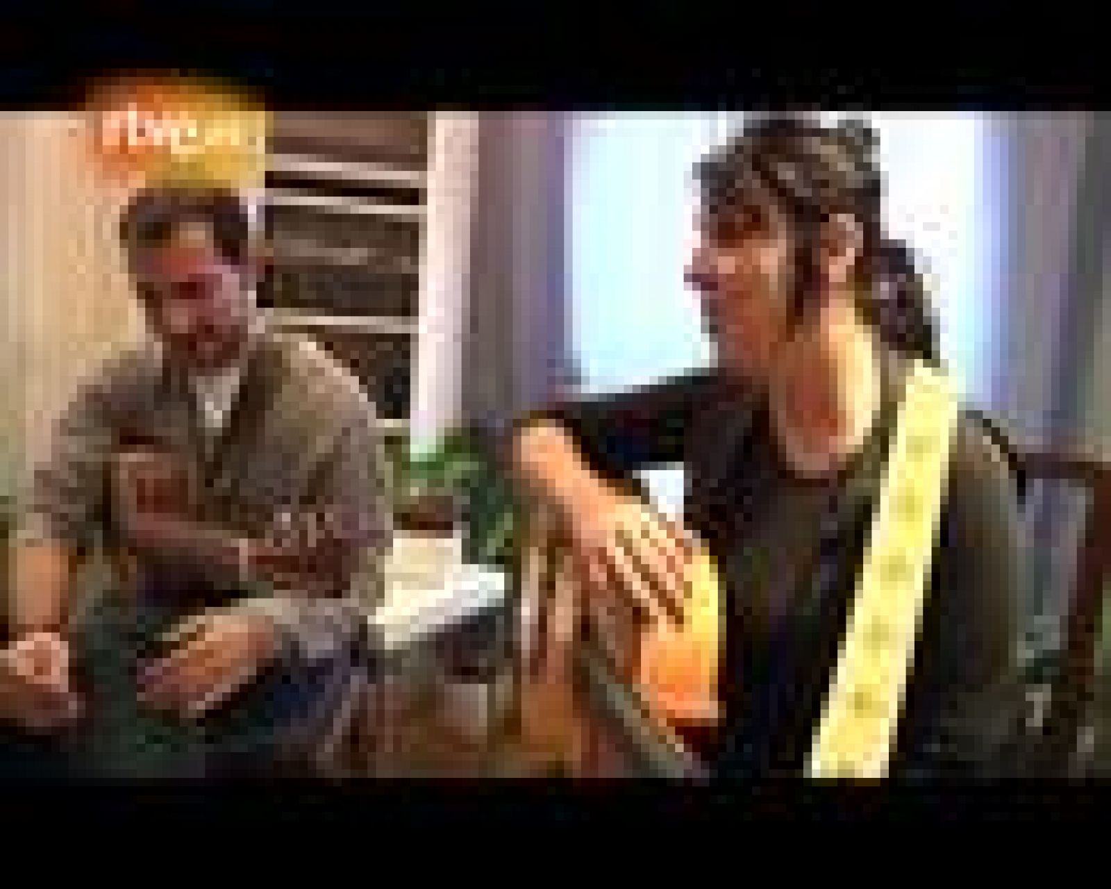 Amparo: concierto privado en San Valentín. La cantante, ex líder de Amparaonia, actuó en casa de Carolina Cristóbal, ganadora de nuestro concurso de San Valentín. El premio, una actuación privada de Amparo.