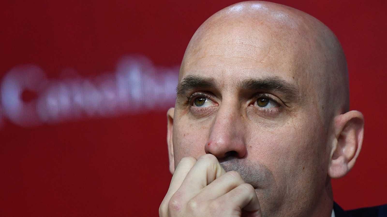 Luis Rubiales, contra las cuerdas por el beso a Jenni Hermoso