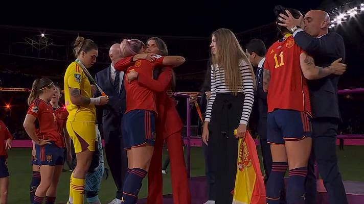 Rubiales presentará el viernes su dimisión tras la polémica por el beso no consentido a Hermoso 