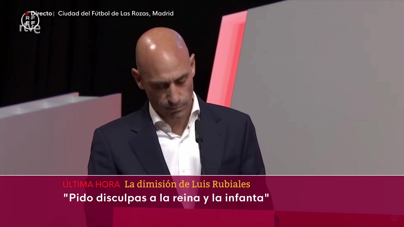 Luis Rubiales: "Fue un beso espontáneo, mutuo, eufórico y consentido por Jenni Hermoso"