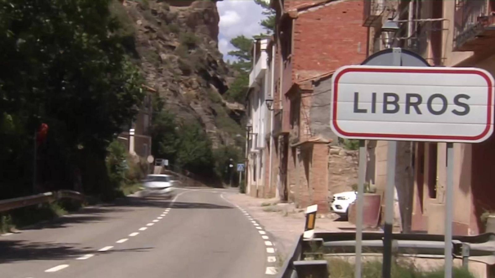 Libros, un pueblo de Teruel, pide libros para luchar contra la despoblación | Ver