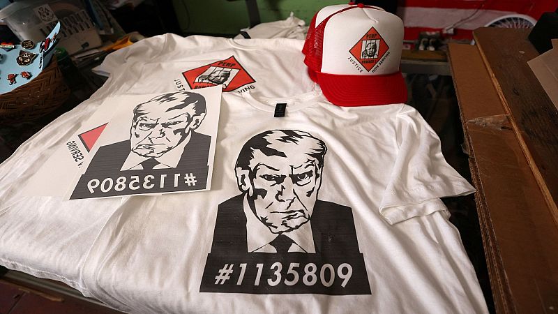 La foto de Trump fichado es hist�rica y ya se ha vuelto un fen�meno de ventas