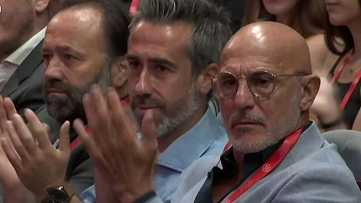 Telediario Fin de Semana - De la Fuente se retracta, condena la actitud de Rubiales y dimiten los ayudantes de Vilda