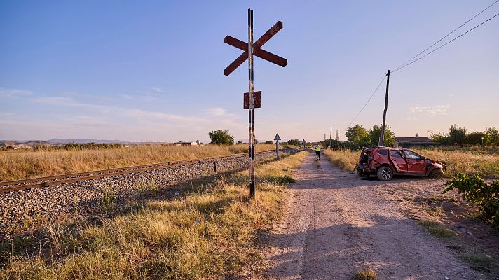 Un tren arrolla a un coche y deja dos heridos graves y una menor fallecida cerca de Talavera