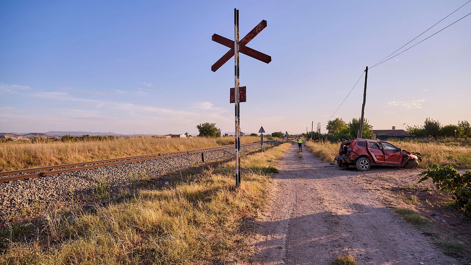 Un tren arrolla a un coche y deja dos heridos graves y una menor fallecida cerca de Talavera