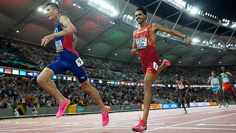 Mohamed Katir, plata, casi puede con Ingebrigtsen en los 5.000 del Mundial de atletismo de Budapest -- Ver ahora