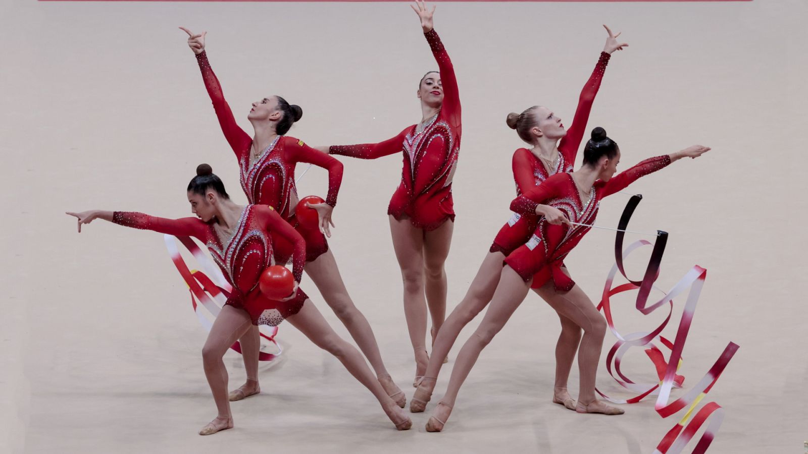 Gimnasia rítmica - Campeonato del Mundo. Final aparatos conjuntos (Cinta y Pelota) - ver ahora