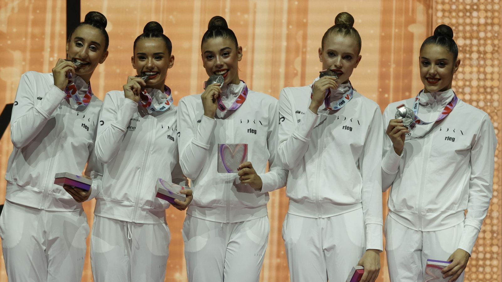 Gimnasia rítmica - Campeonato del Mundo. Entrega de medallas (Aros)