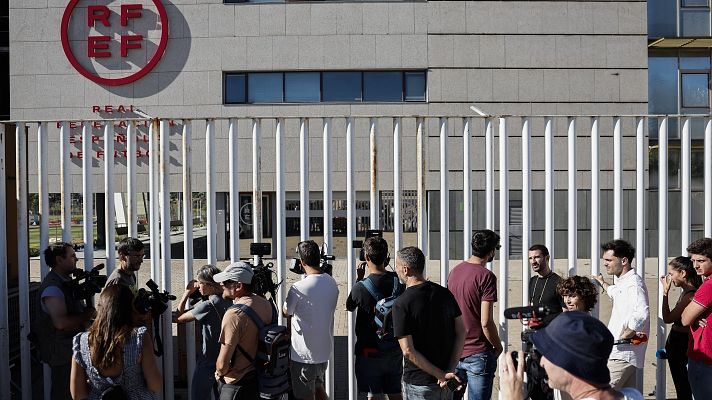Telediario 2 - La RFEF celebra una reunión extraordinaria tras la inhabilitación de Rubiales