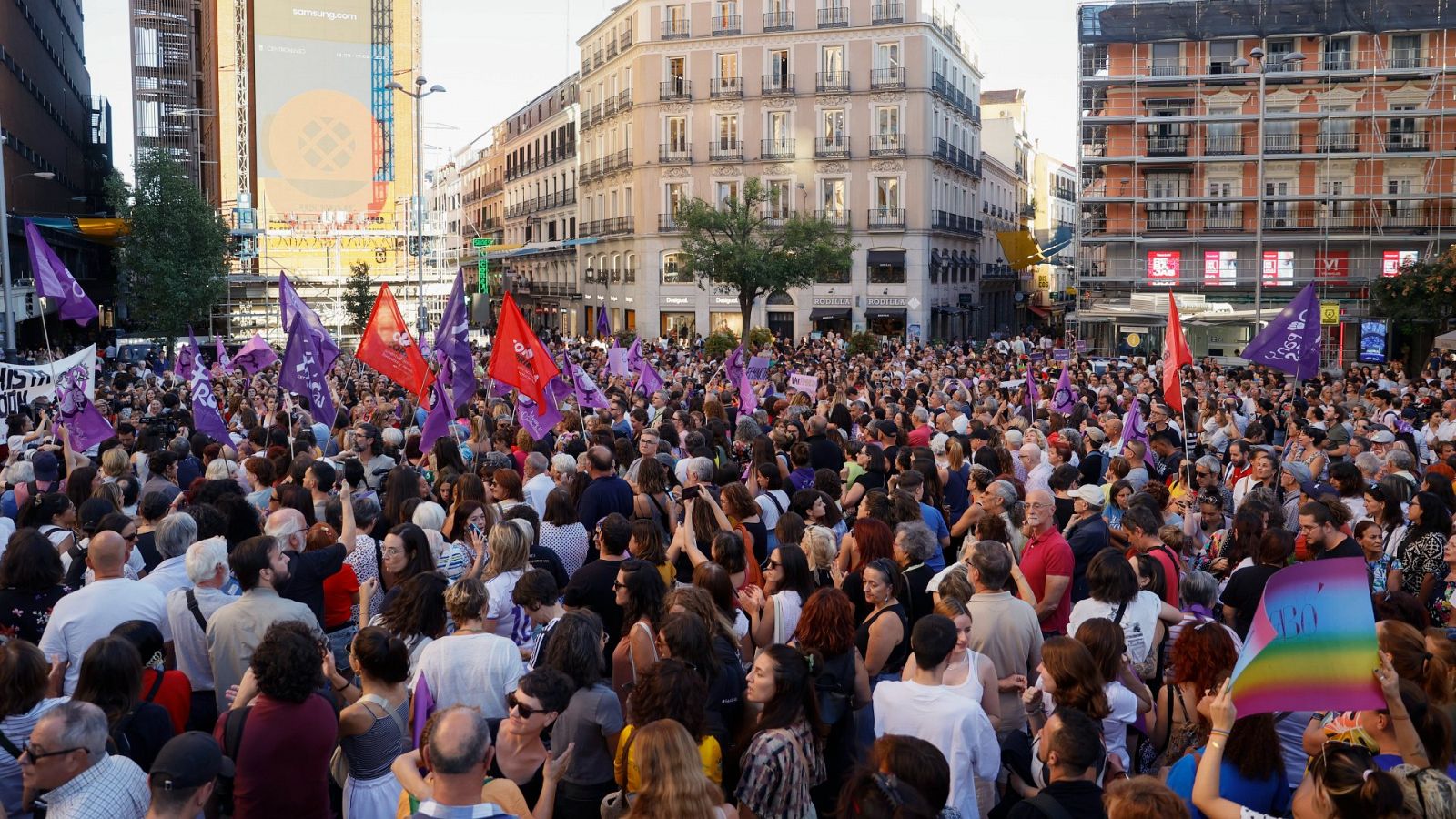 Cientos de personas se manifiestan en Madrid para apoyar a Jenni Hermoso: "No es un pico, es una agresión"