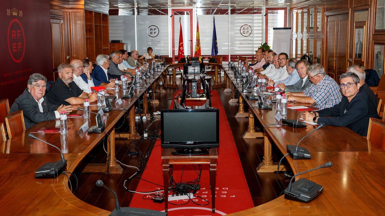 Los presidentes territoriales de la RFEF piden a Rubiales que presente su dimisión inmediata 