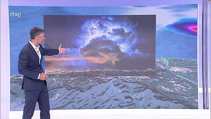 El tiempo - Probabilidad de chubascos y tormentas localmente fuertes y con granizo en litorales de Cataluña, Baleares y, por la tarde, en el extremo sureste interior
